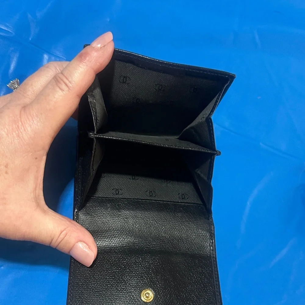 CHANEL Black Caviar Leather Compact Wallet with Gold CC Medallion - Picture 2 of 8